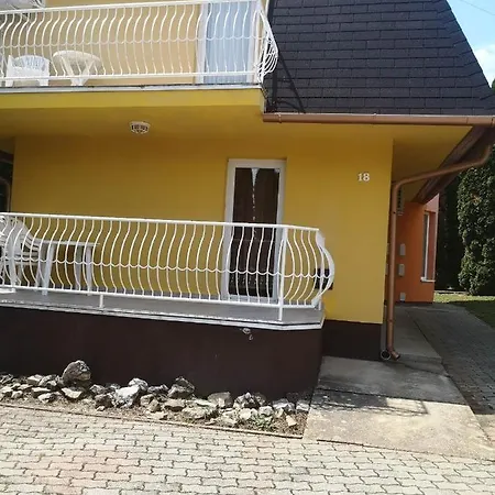 Apartment Berkenye Apartman