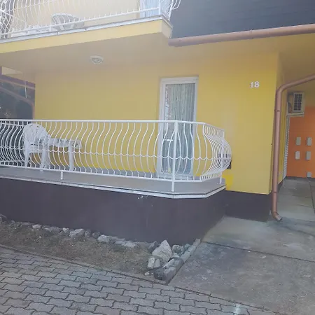 아파트 Berkenye Apartman *